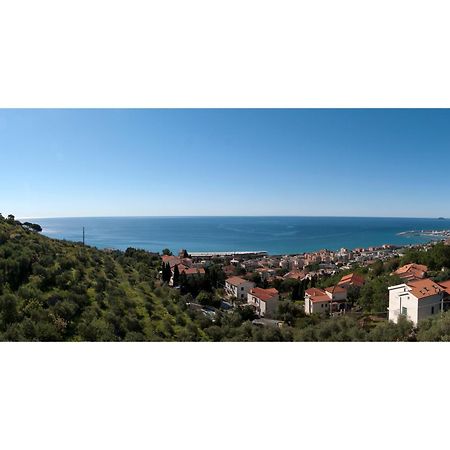 Tra Gli Ulivi Bed & Breakfast Pietra Ligure Exterior photo