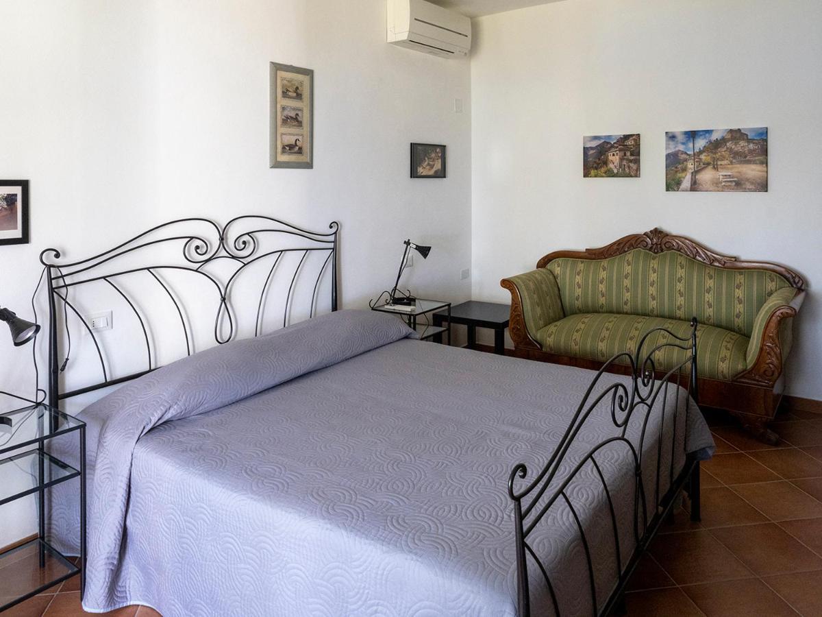 Tra Gli Ulivi Bed & Breakfast Pietra Ligure Exterior photo