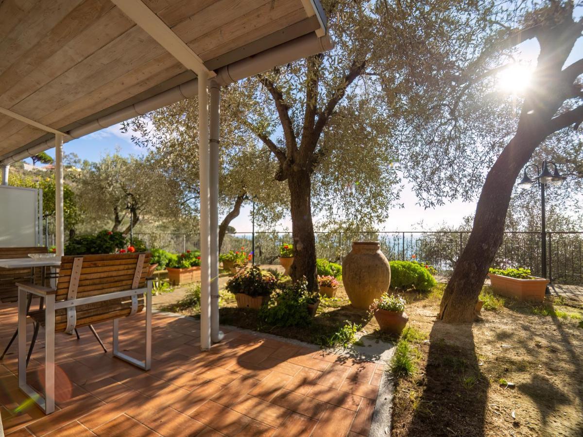 Tra Gli Ulivi Bed & Breakfast Pietra Ligure Exterior photo