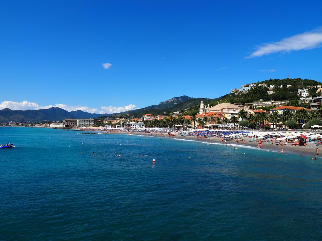 Tra Gli Ulivi Bed & Breakfast Pietra Ligure Exterior photo
